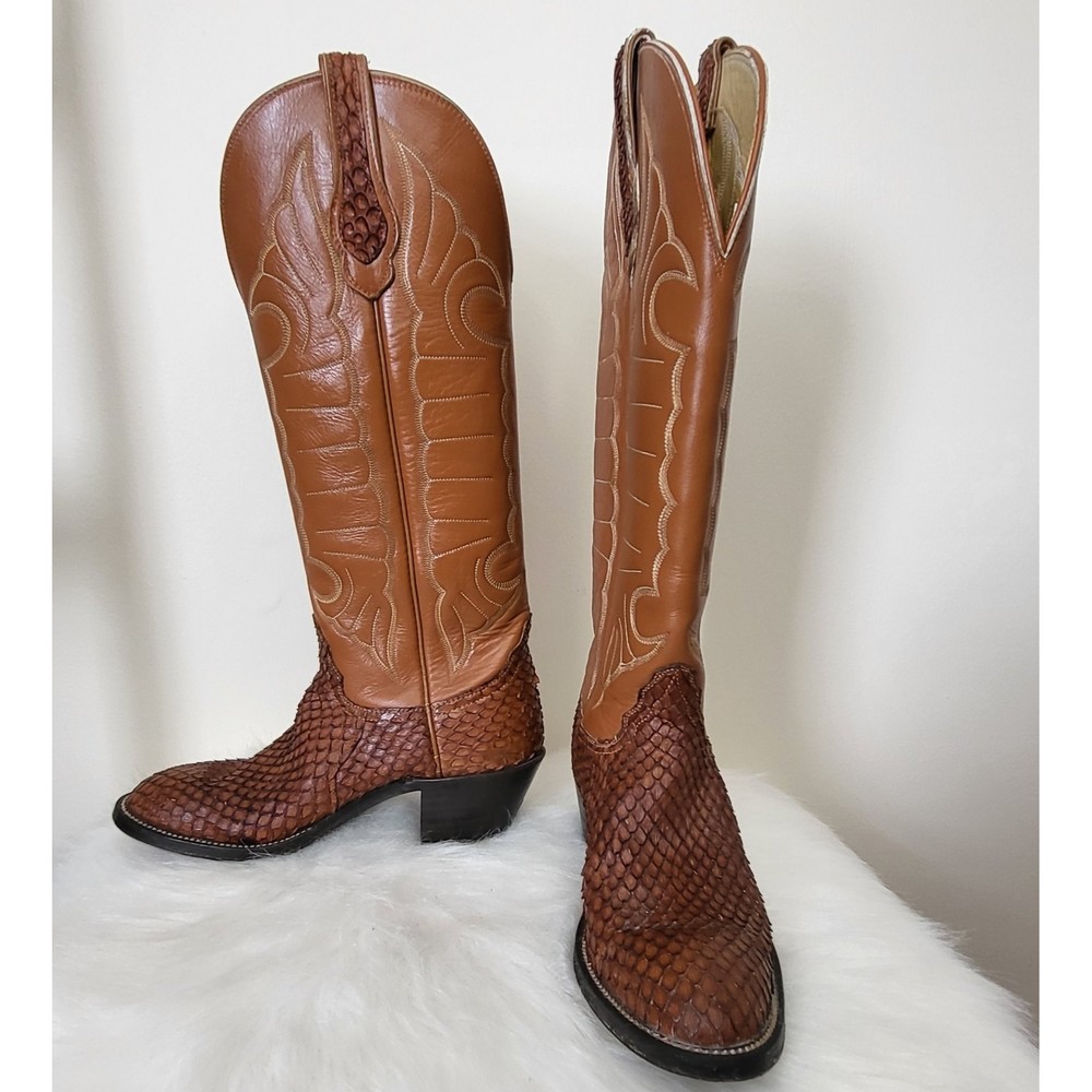 Hondo boots brown cowboy boots size 5B scale texture detail western style shoes